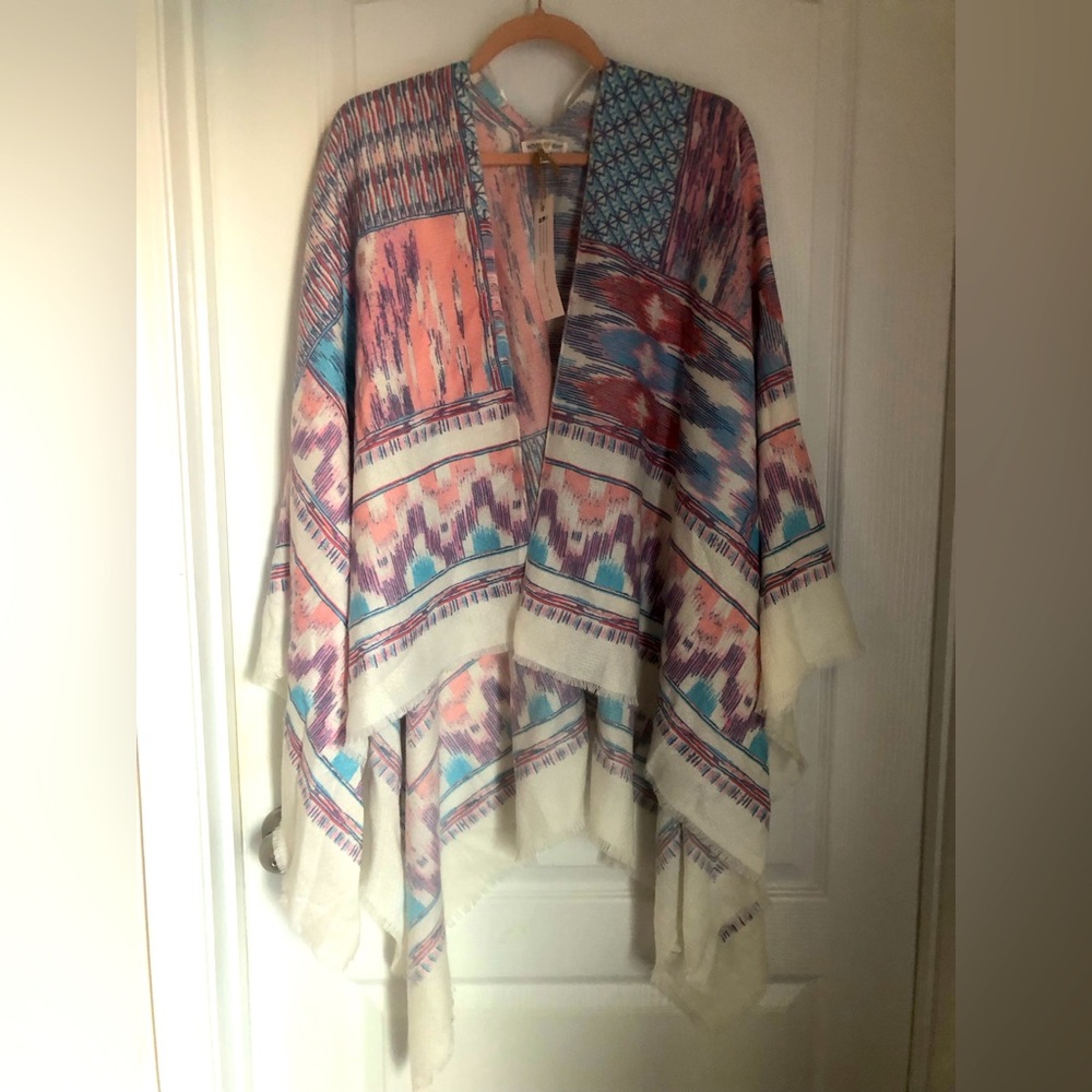 NWT Woven Heart cape coverlet. Soft fringe cream multicolor